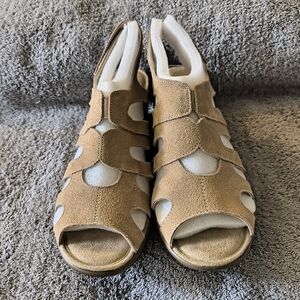 Skechers Soft Suede Open Toe Slingback Wedges Sandals Tan Size 10 Summer Casual